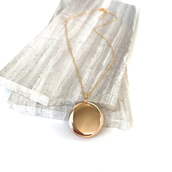 Round Gold Locket Necklace - Picture 5 of 9